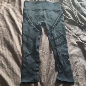 ALO Crop Leggings